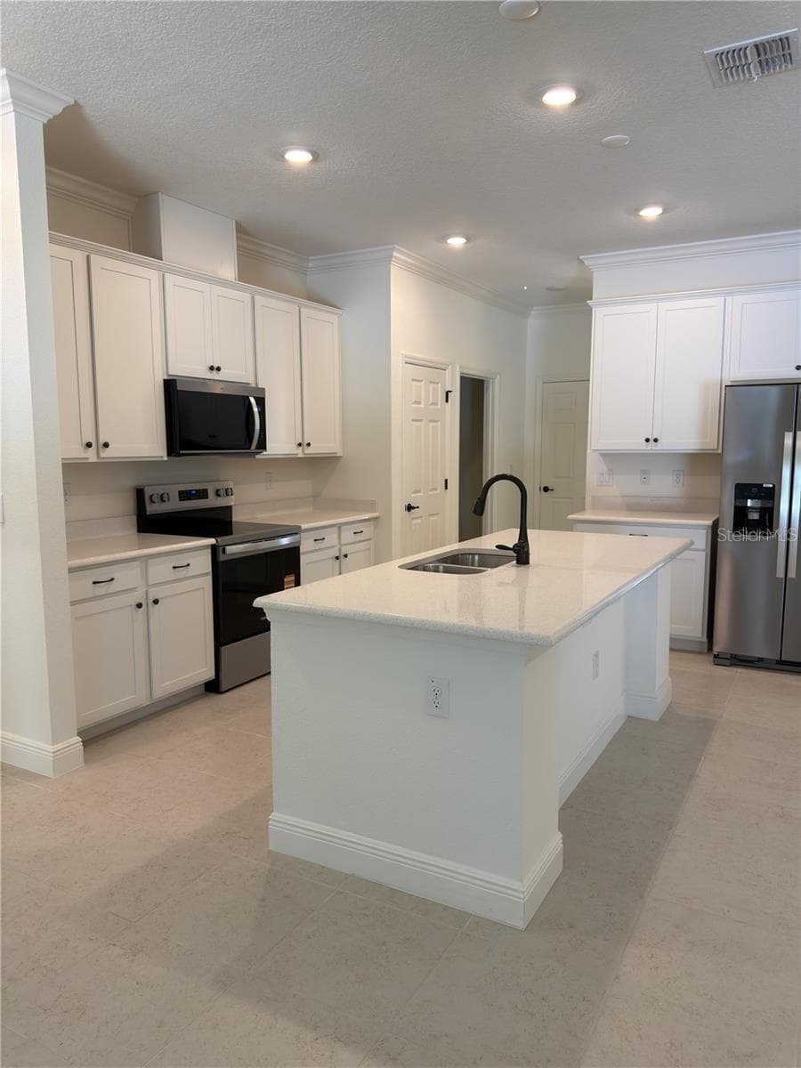 Single Family Residence at 8925 N GOLFVIEW DR, CITRUS SPRINGS, photo 2 of 6