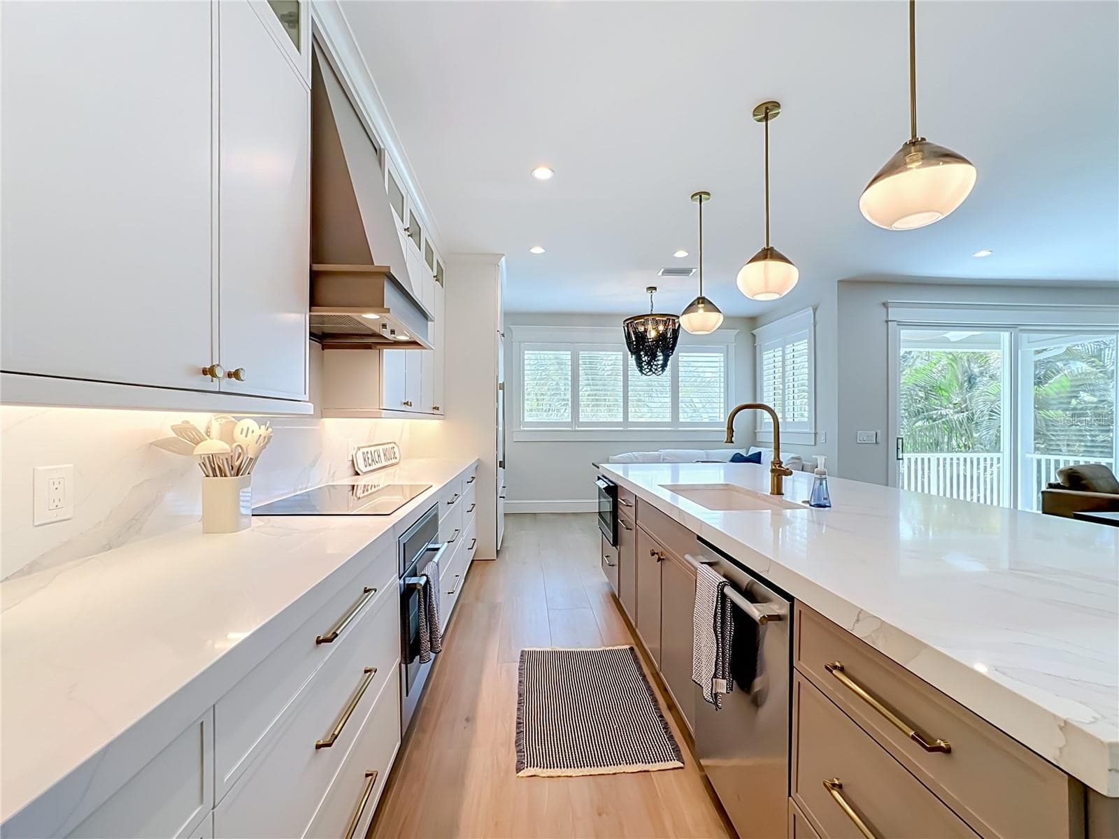 Single Family Residence at 2918 GULF DR, HOLMES BEACH, photo 19 of 92