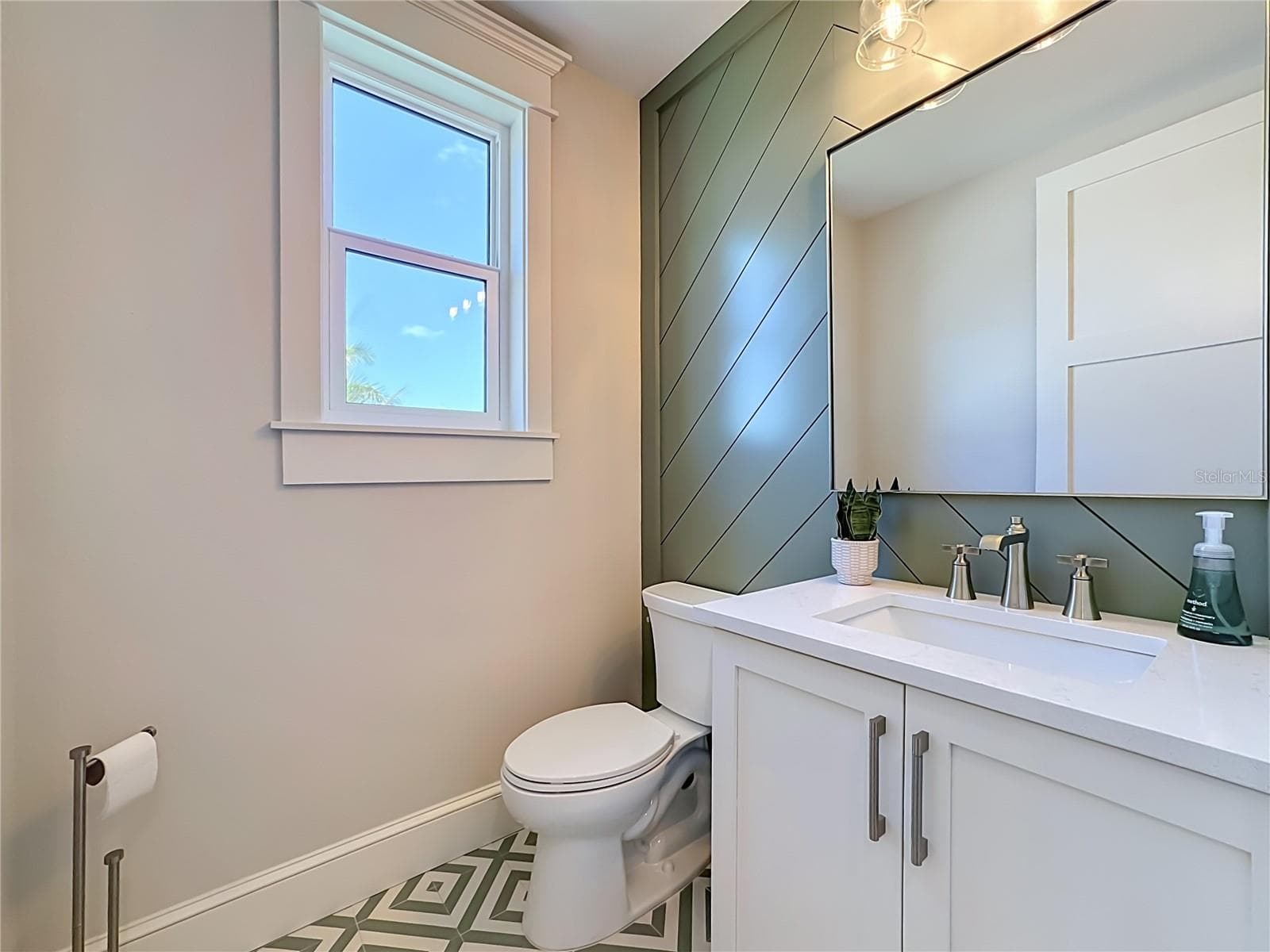 Single Family Residence at 2918 GULF DR, HOLMES BEACH, photo 23 of 92