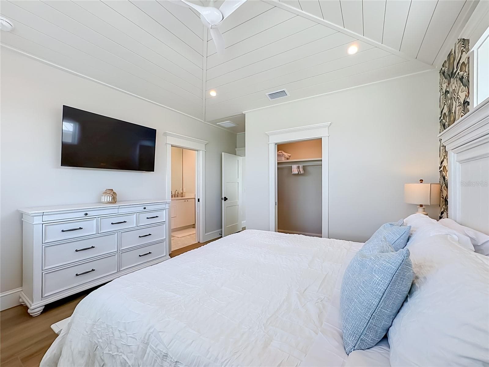 Single Family Residence at 2918 GULF DR, HOLMES BEACH, photo 41 of 92