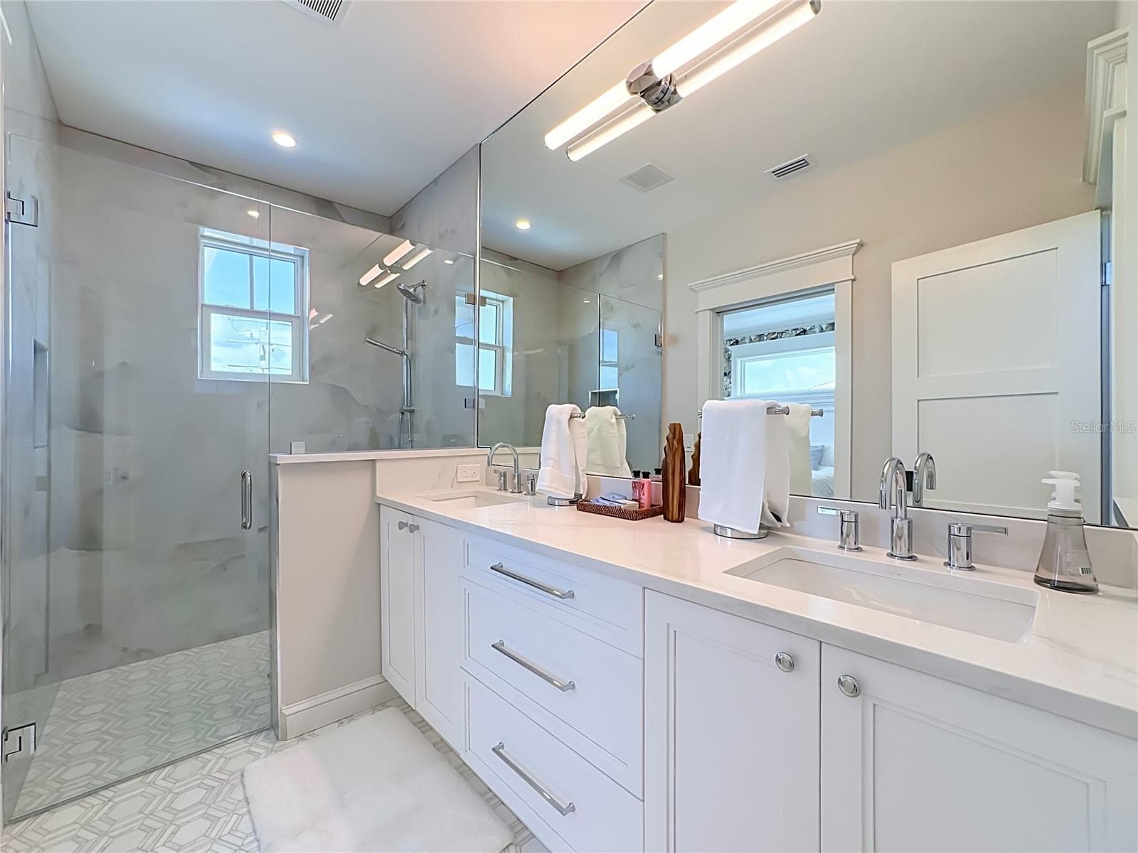 Single Family Residence at 2918 GULF DR, HOLMES BEACH, photo 42 of 92