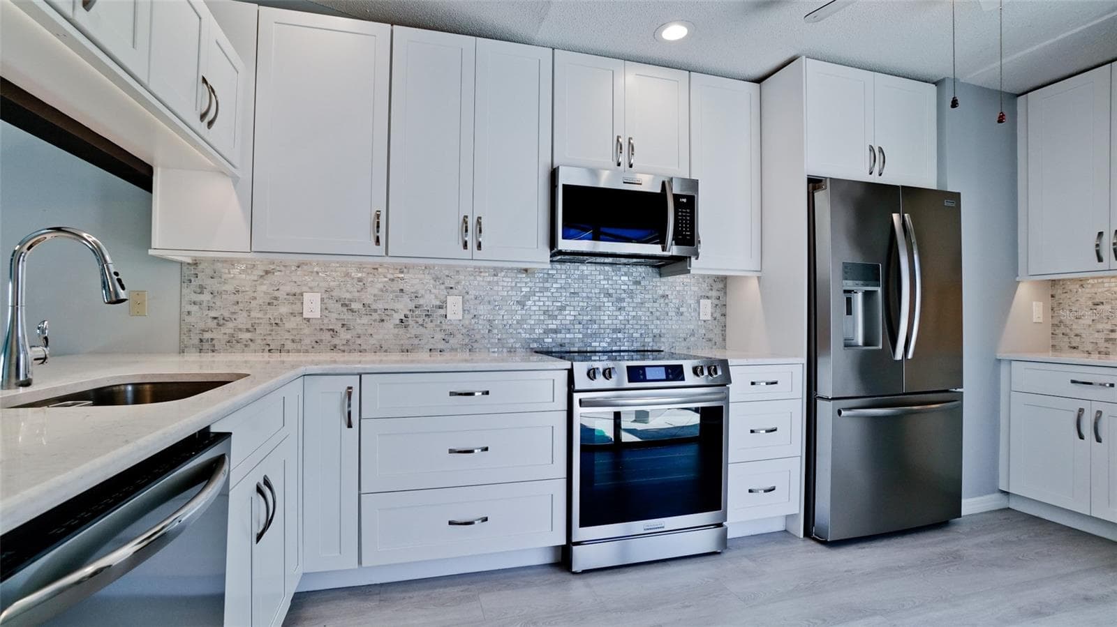 QUARTZ COUNTERS  IN KITCHEN - 506 WOODSTORK CIR, BRADENTON