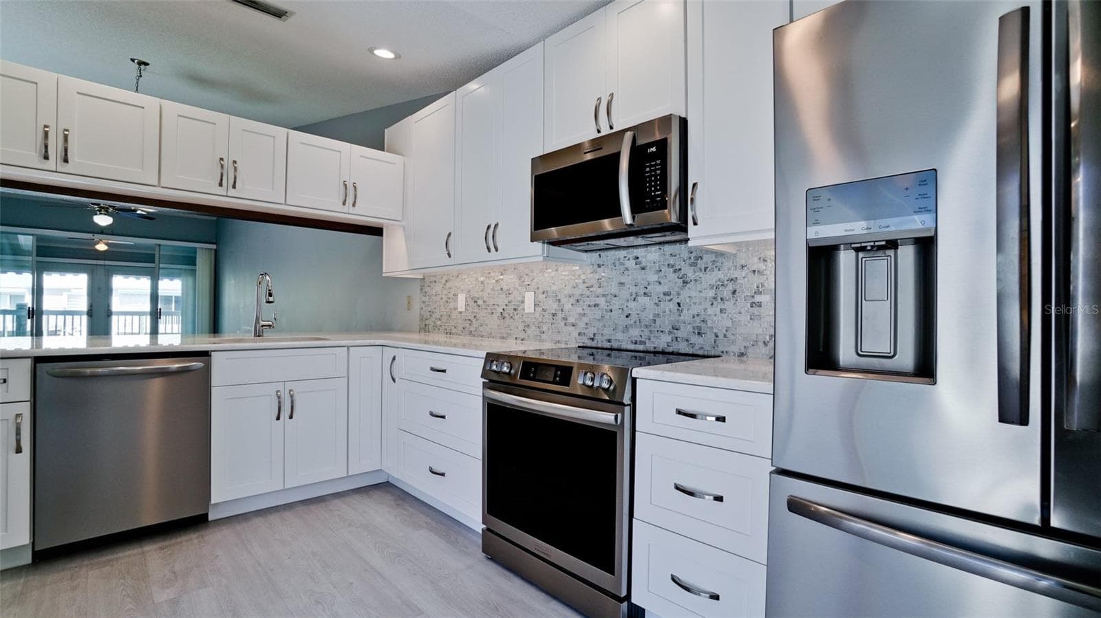 STAINLESS FRIGIDAIRE APPLIANCES - 506 WOODSTORK CIR, BRADENTON