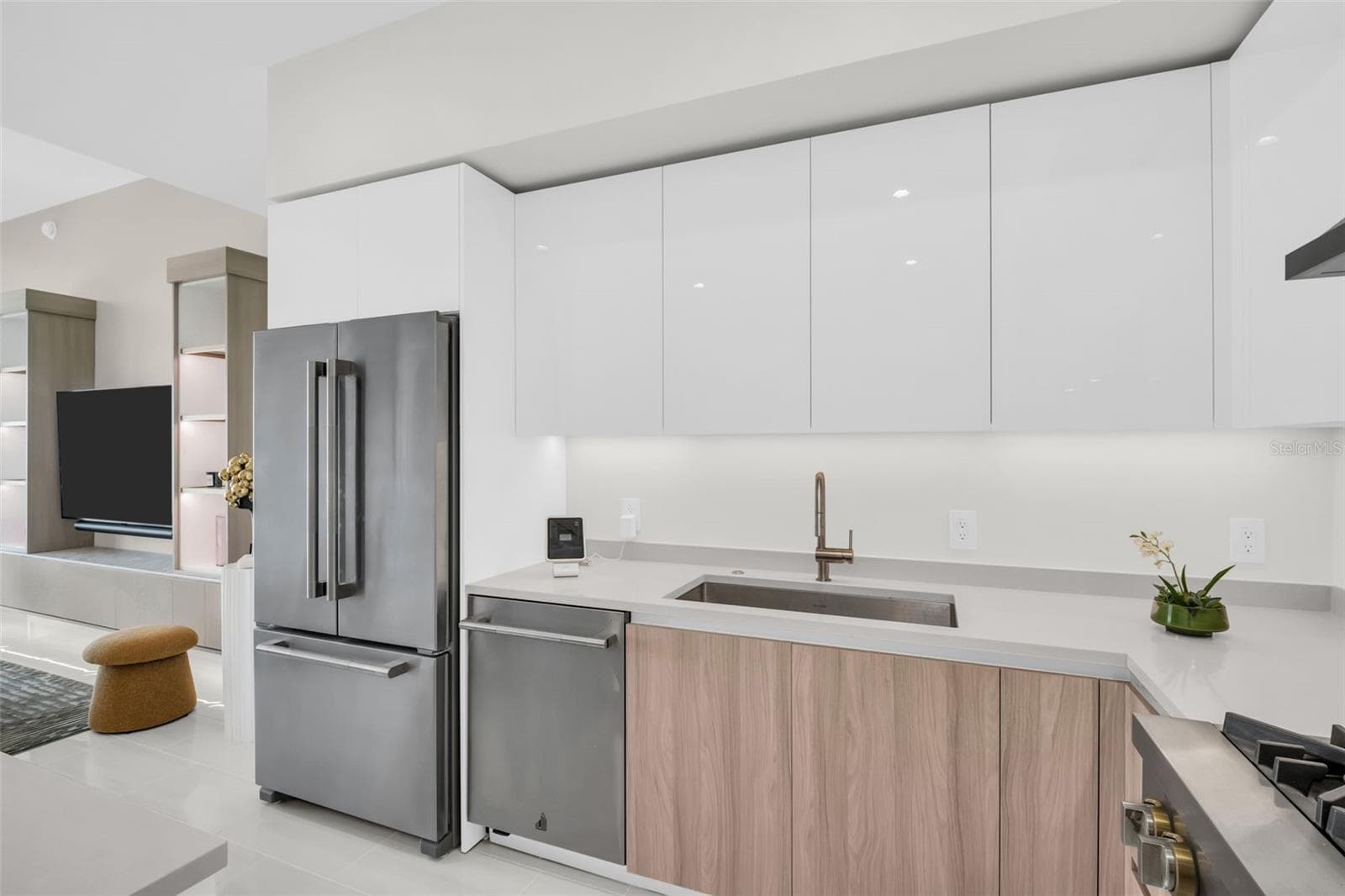 Condominium at 400 CENTRAL AVE #2705, ST PETERSBURG, photo 3 of 17