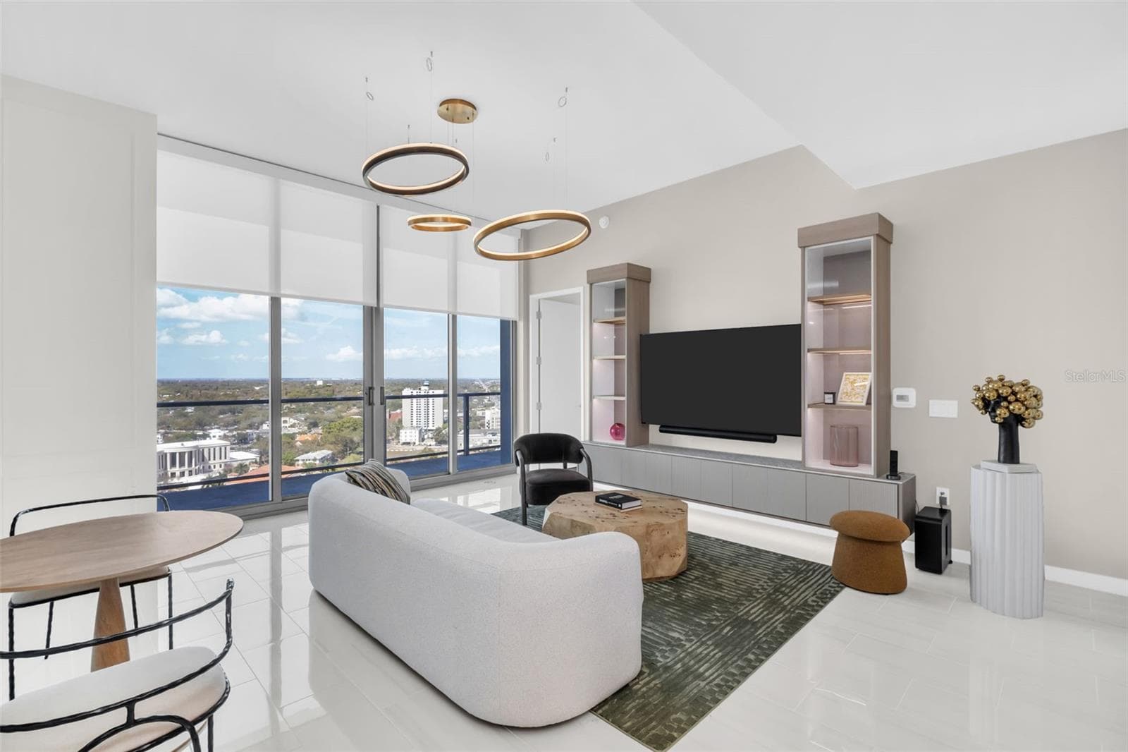 Condominium at 400 CENTRAL AVE #2705, ST PETERSBURG, photo 4 of 17