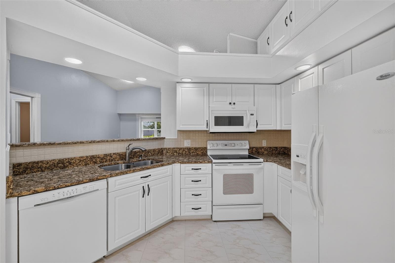 Kitchen - 4431 FERN DR, BRADENTON