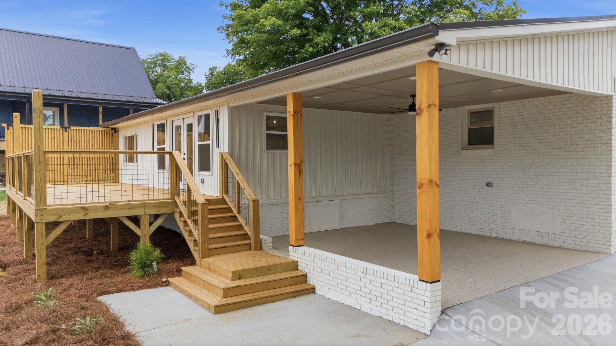 Attached 1 car carport - 2516 Riverview Road, Lexington