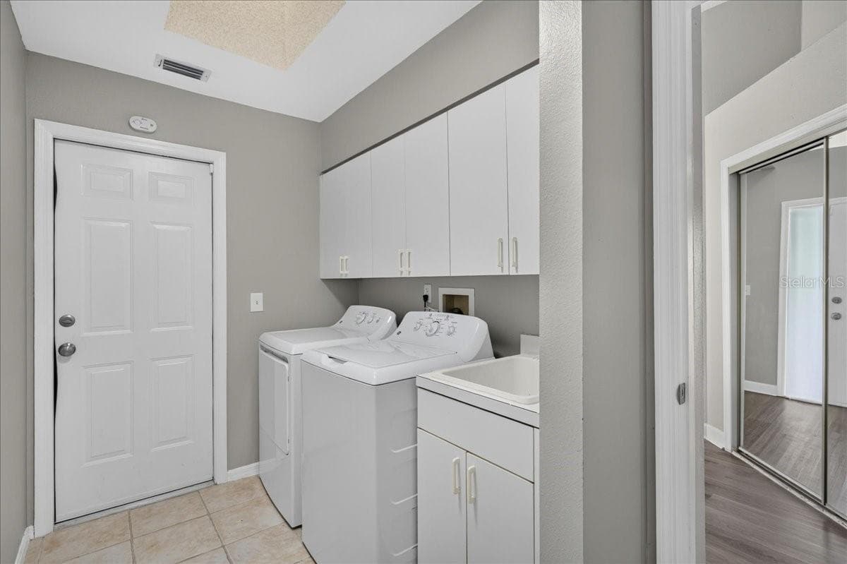 Single Family Residence at 854 CHRISTINA CIR, OLDSMAR, photo 33 of 46