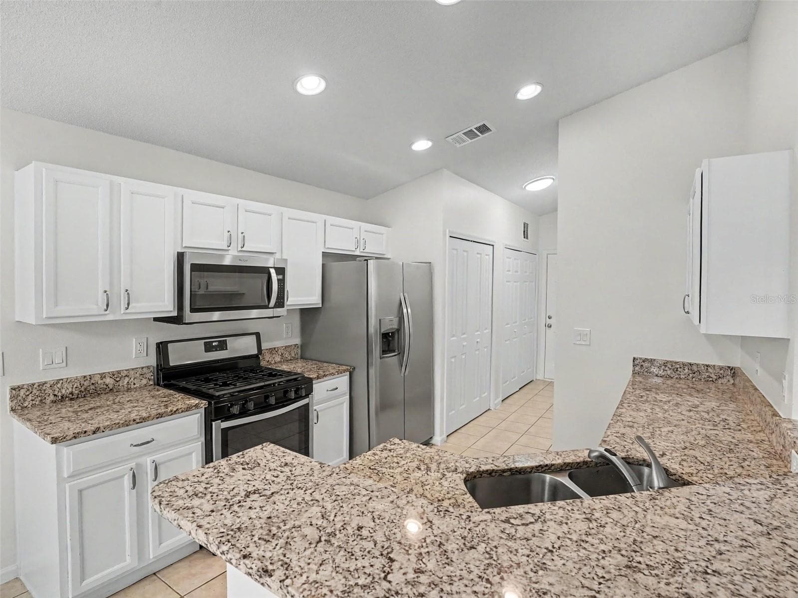 Single Family Residence at 15854 BAY VISTA DR, CLERMONT, photo 8 of 20