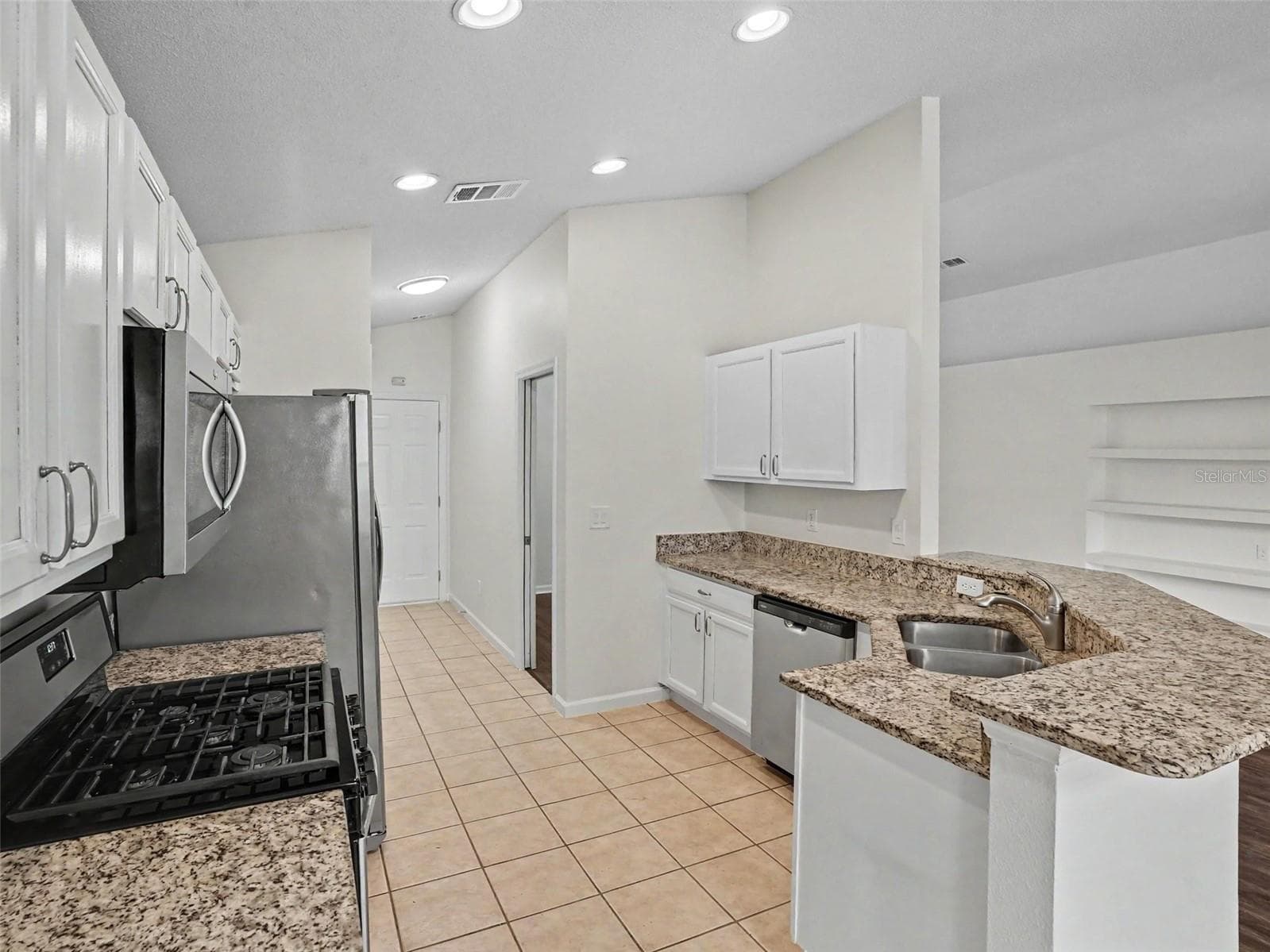 Single Family Residence at 15854 BAY VISTA DR, CLERMONT, photo 9 of 20