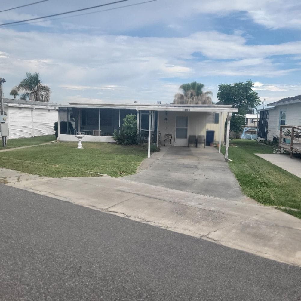 Mobile Home at 1403 LAKEVIEW DR, TAVARES, photo 2 of 11