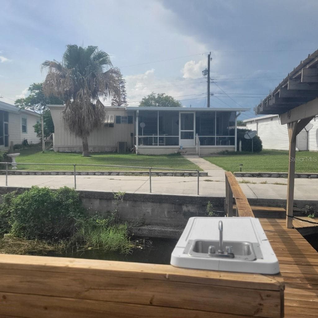 Mobile Home at 1403 LAKEVIEW DR, TAVARES, photo 4 of 11