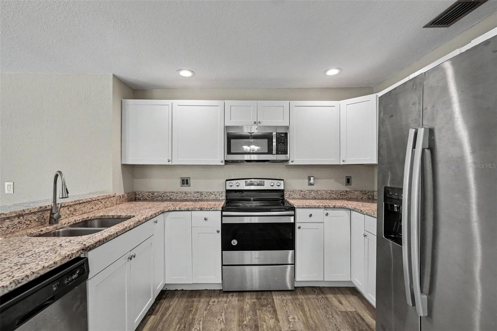 Single Family Residence at 6822 LASSEN AVE, NEW PORT RICHEY, photo 9 of 22