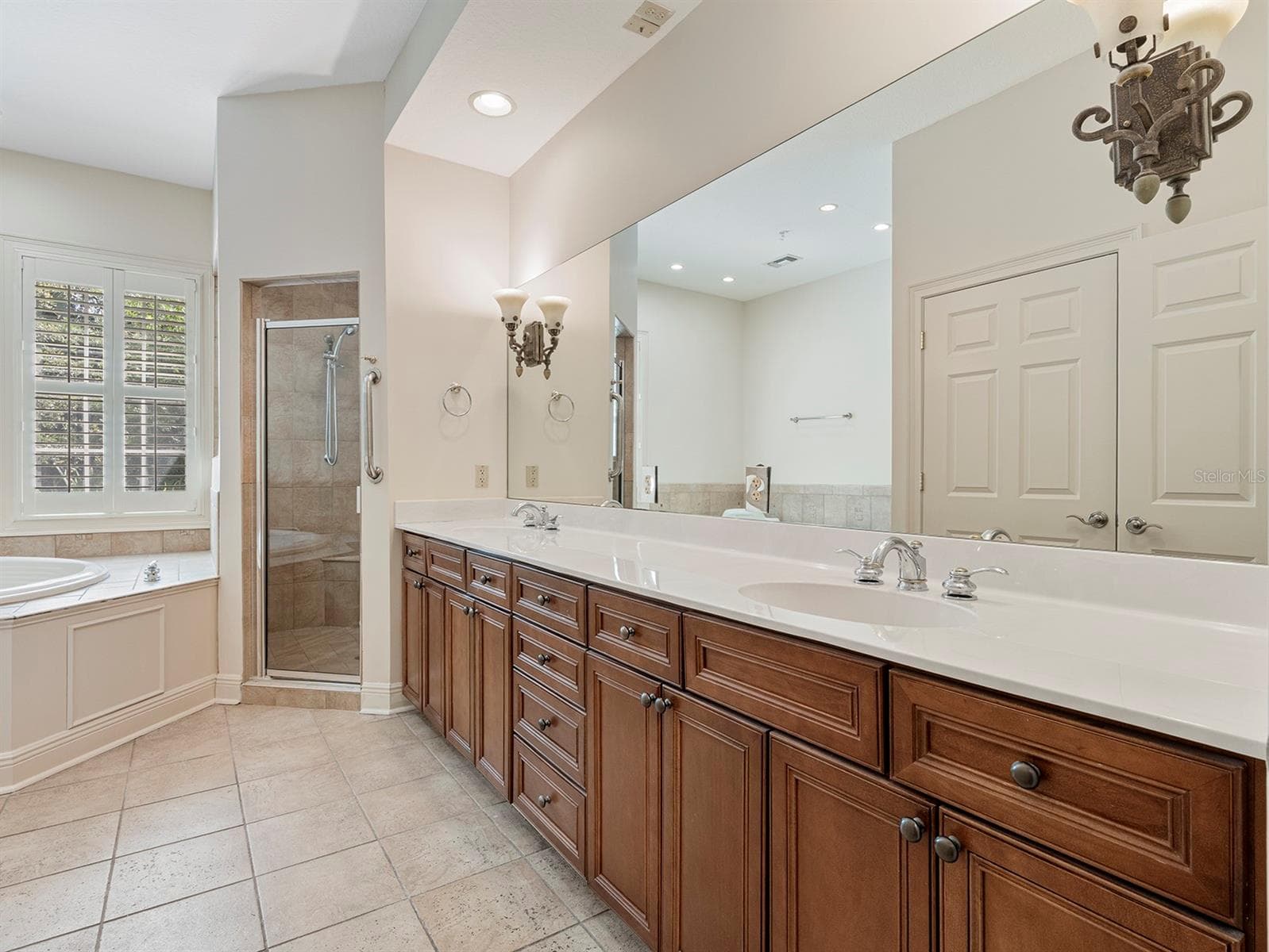 First Floor Primary Bath - 1223 COUNTRY CLUB OAKS CIR, ORLANDO