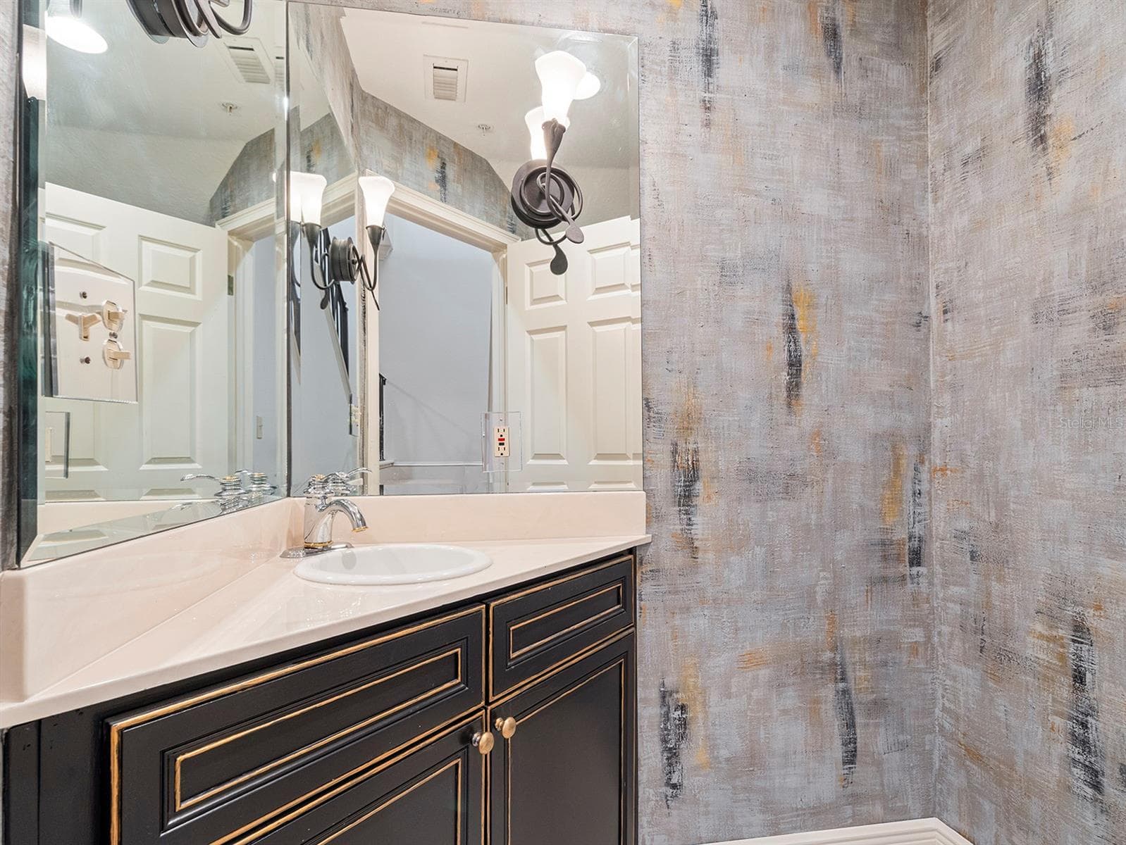 Powder Bath - 1223 COUNTRY CLUB OAKS CIR, ORLANDO