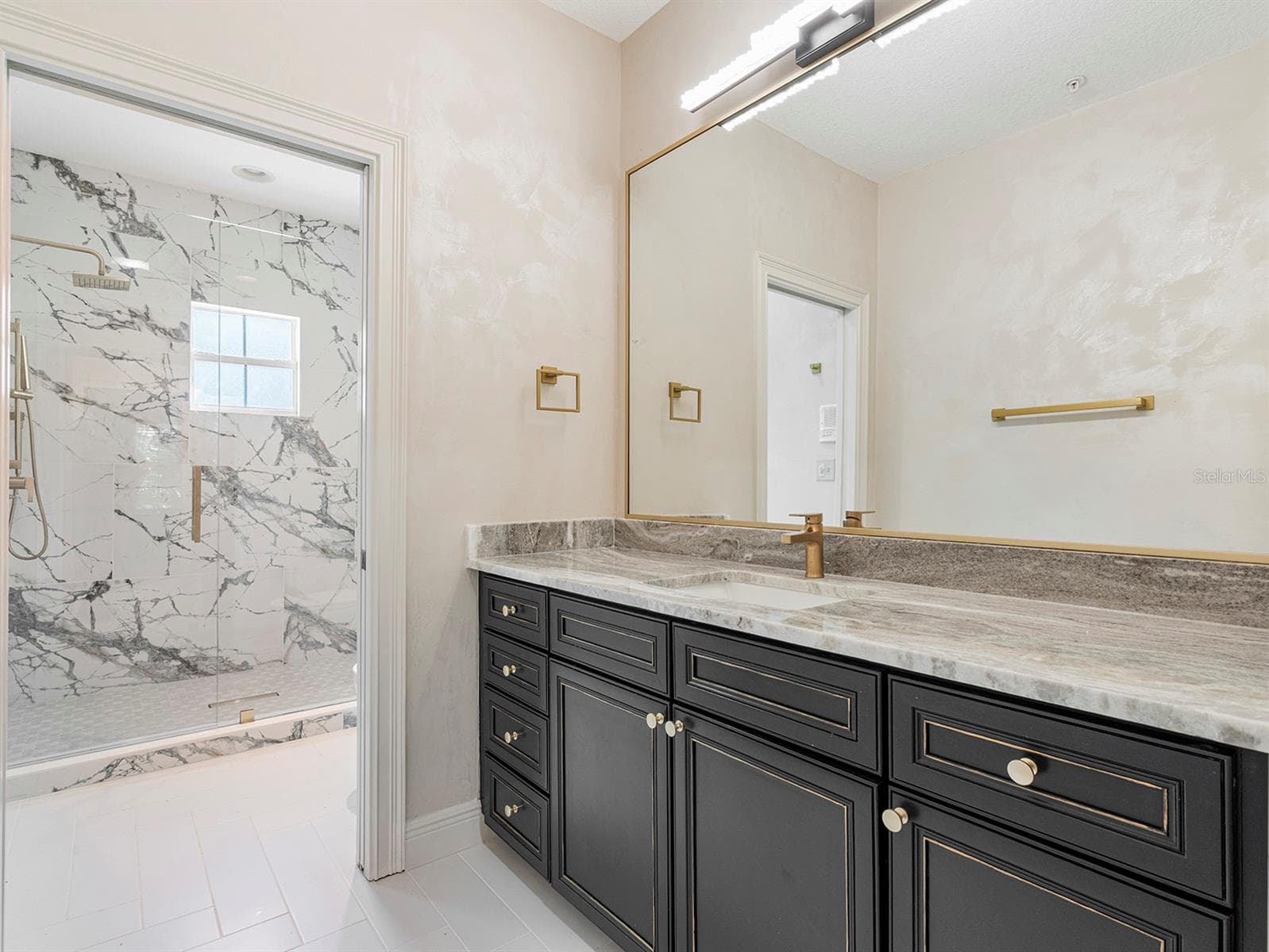 Second Floor Primary Bath - 1223 COUNTRY CLUB OAKS CIR, ORLANDO