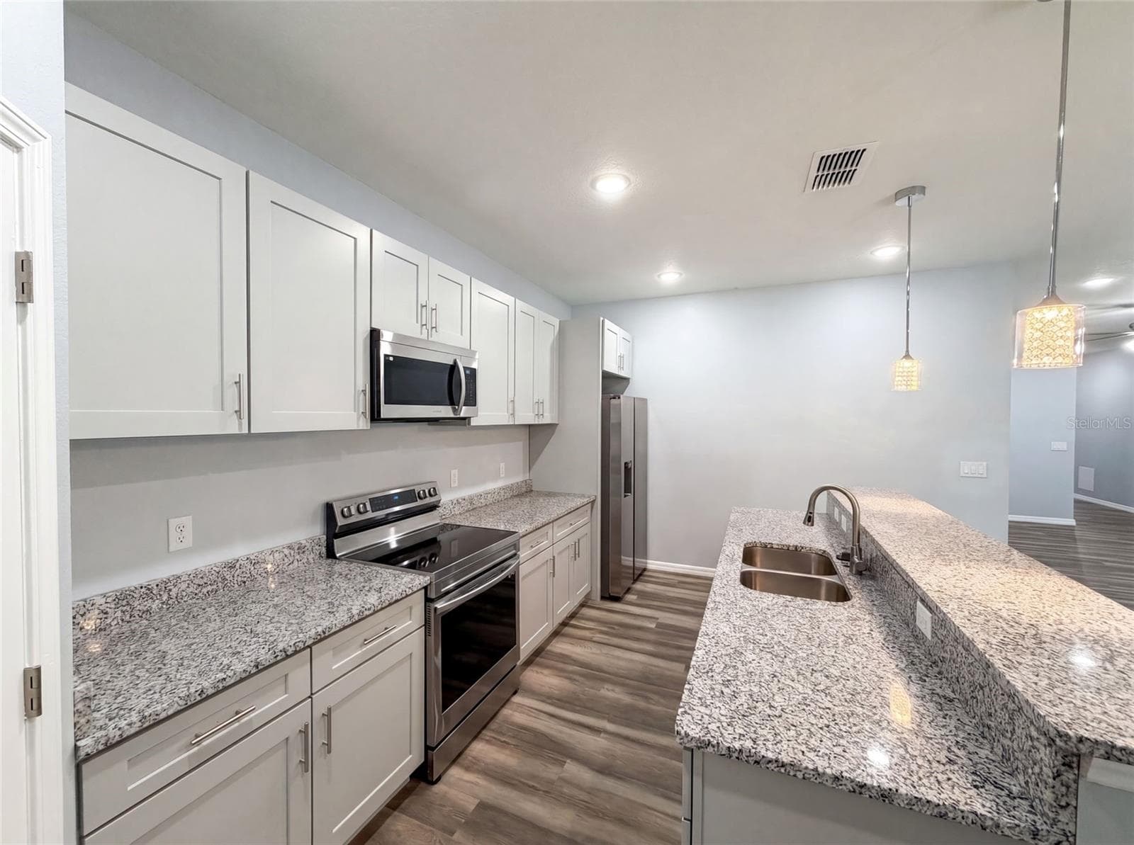 Single Family Residence at 1013 W 11TH ST, SANFORD, photo 3 of 27