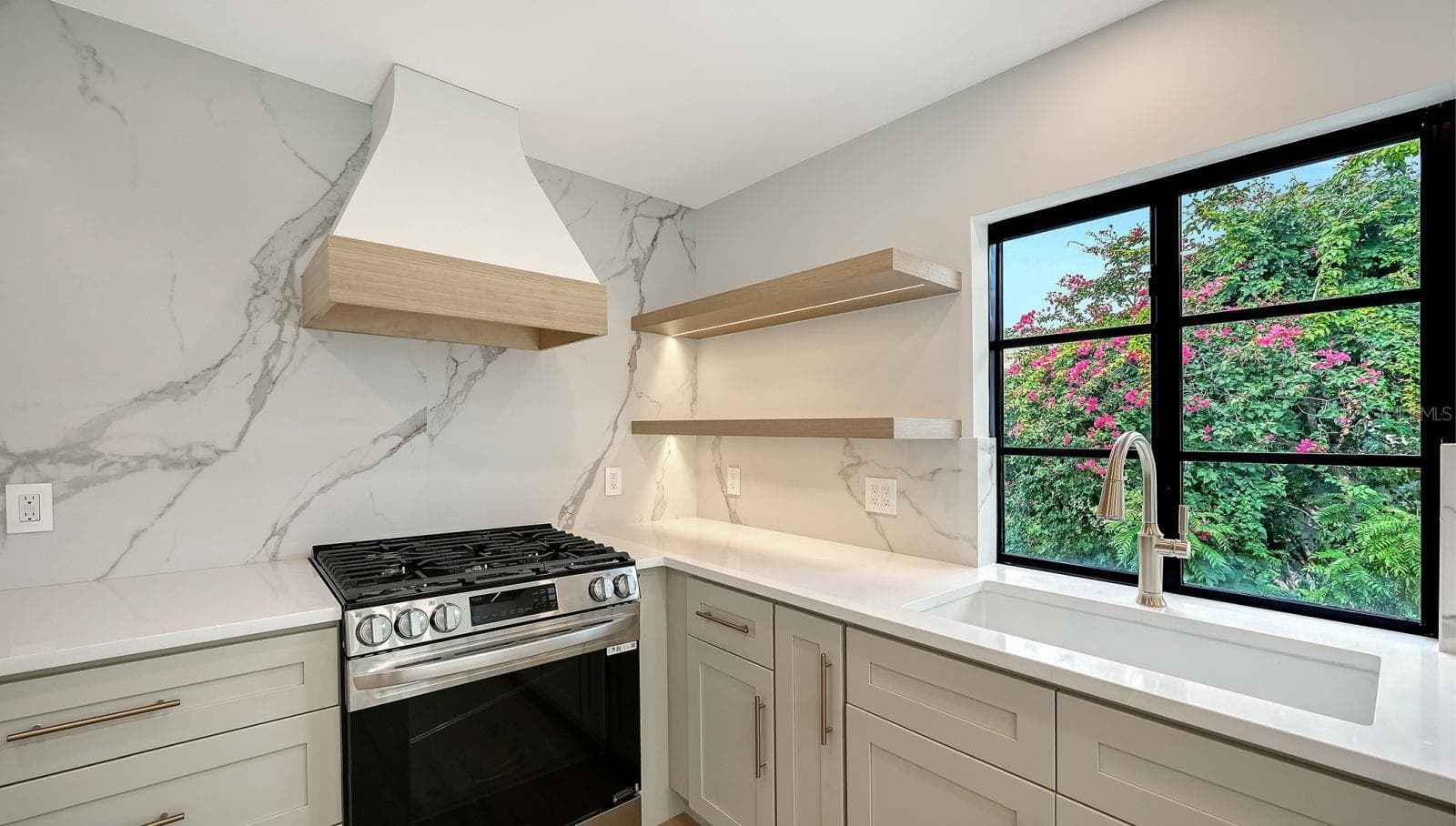 Single Family Residence at 1041 INDIAN BEACH DR, SARASOTA, photo 15 of 29