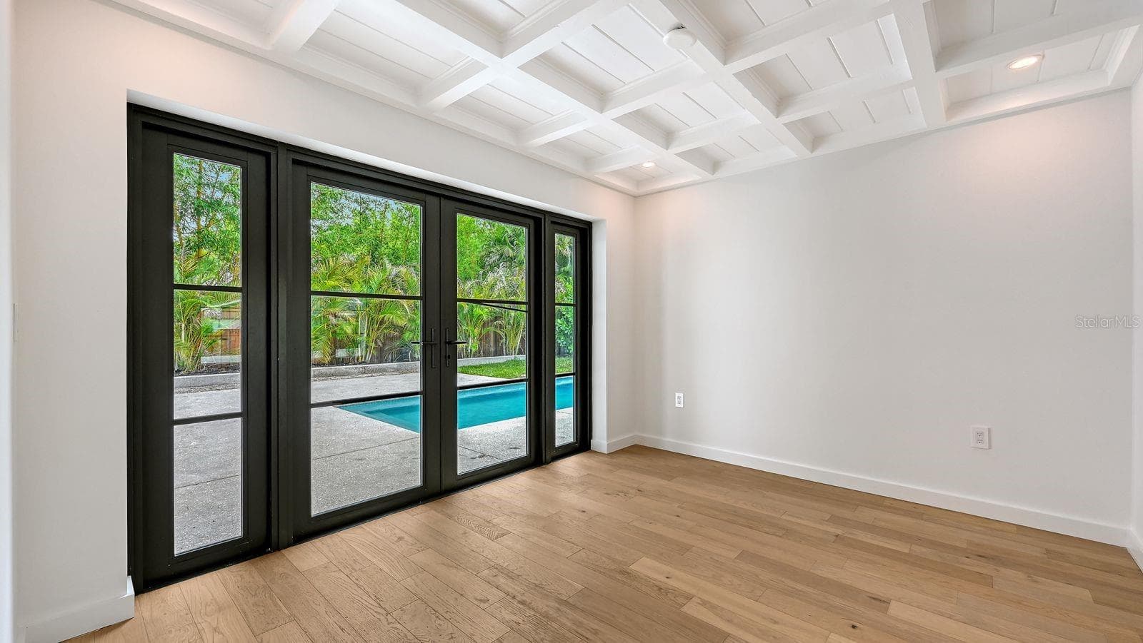 Single Family Residence at 1041 INDIAN BEACH DR, SARASOTA, photo 16 of 29
