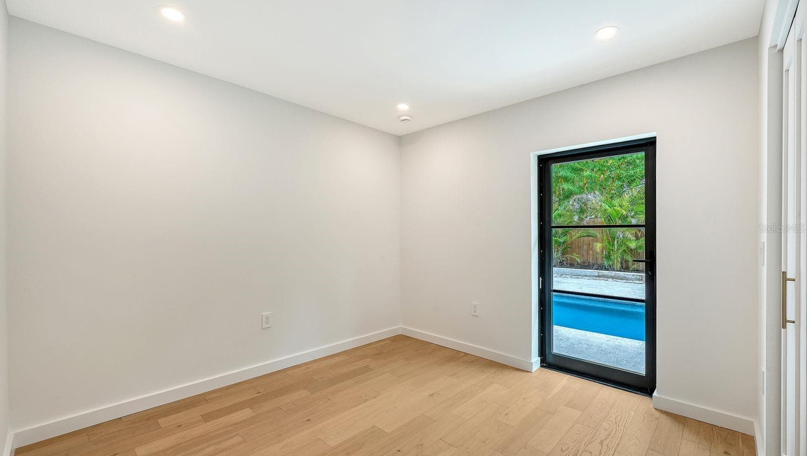 Single Family Residence at 1041 INDIAN BEACH DR, SARASOTA, photo 20 of 29
