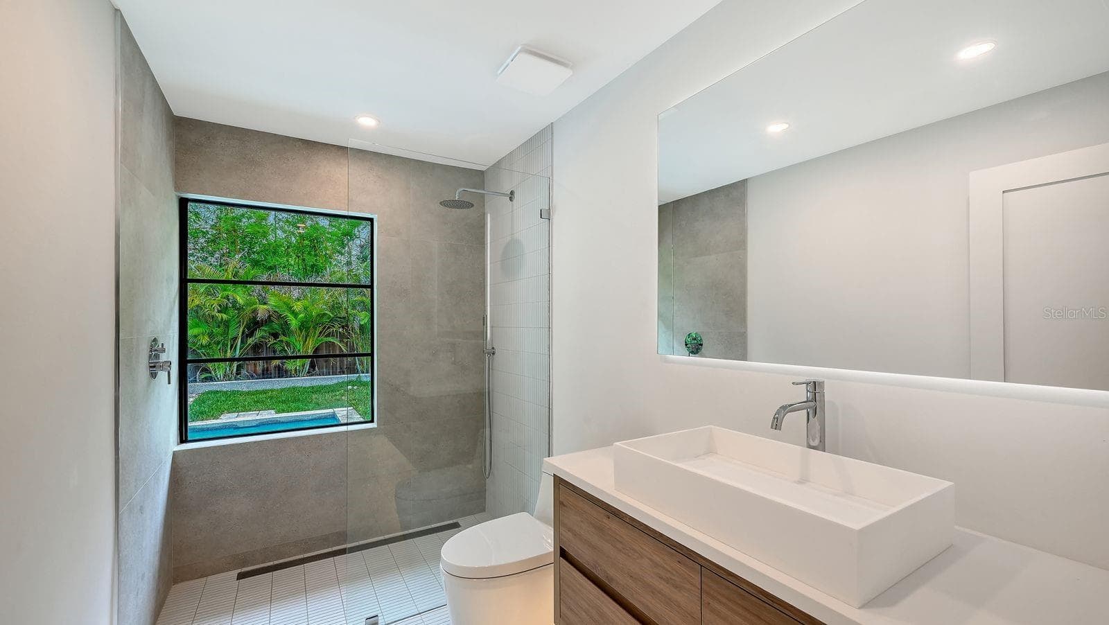 Single Family Residence at 1041 INDIAN BEACH DR, SARASOTA, photo 21 of 29