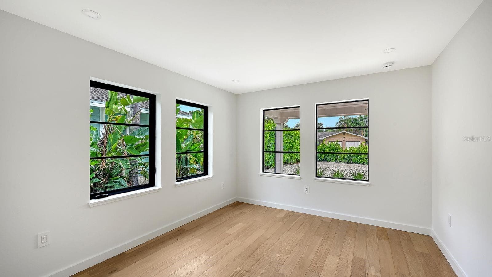 Single Family Residence at 1041 INDIAN BEACH DR, SARASOTA, photo 22 of 29