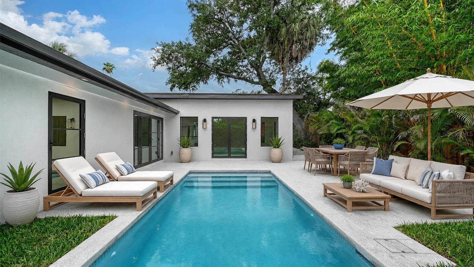 Single Family Residence at 1041 INDIAN BEACH DR, SARASOTA, photo 26 of 29