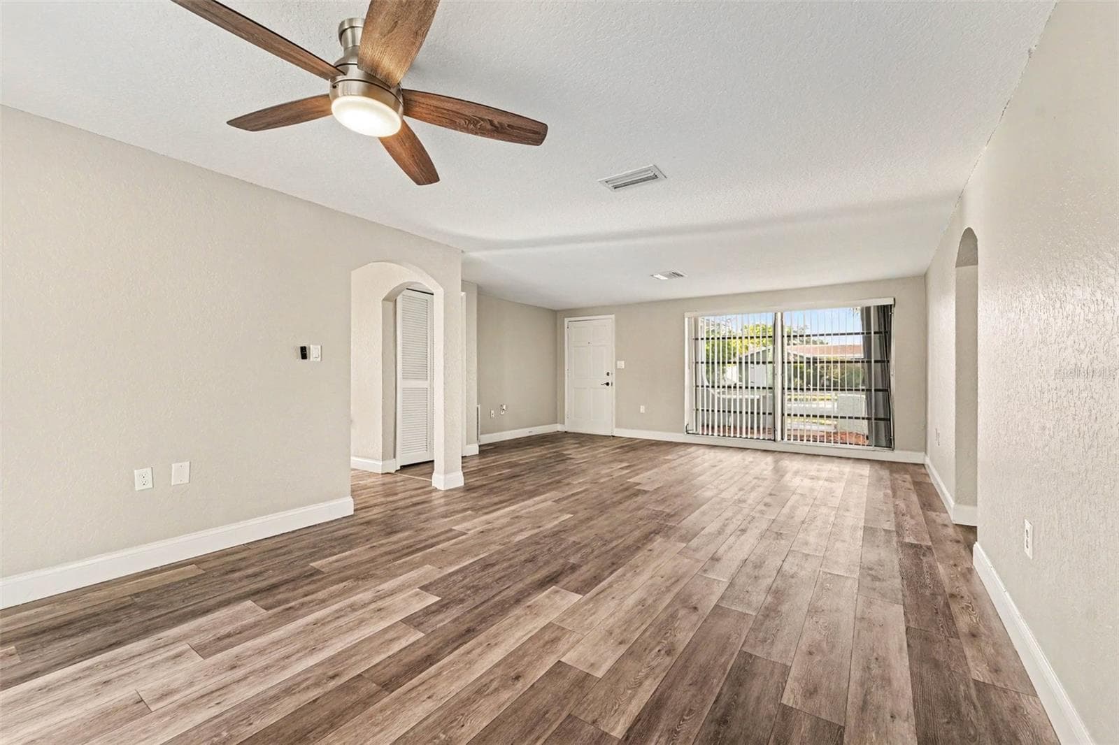 Single Family Residence at 3207 SALISBURY DR, HOLIDAY, photo 4 of 20