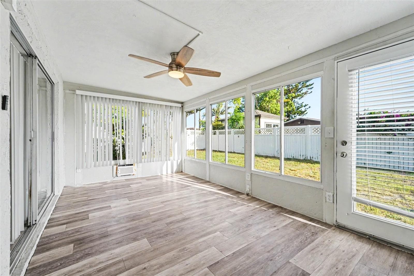 Single Family Residence at 3207 SALISBURY DR, HOLIDAY, photo 14 of 20