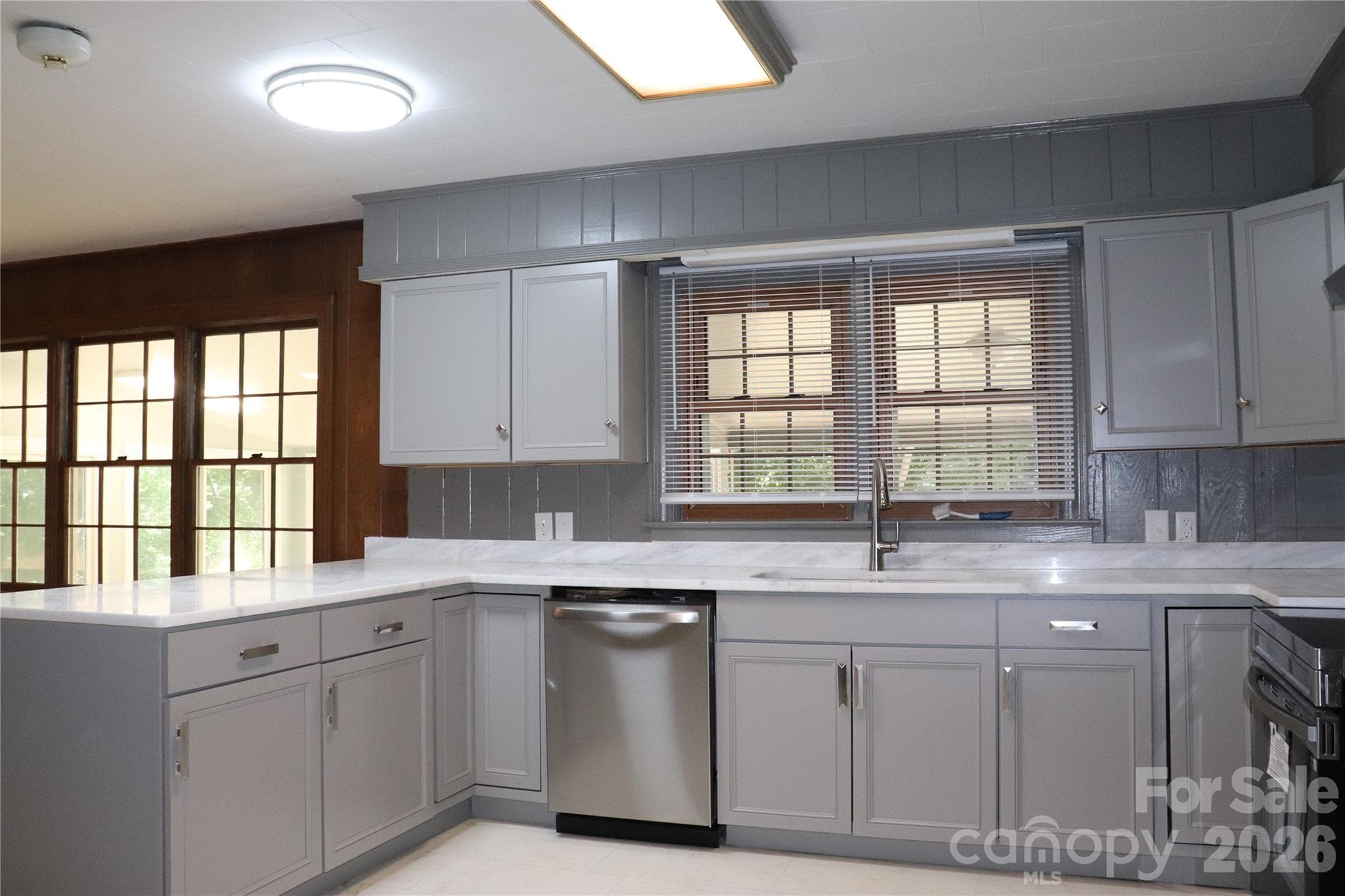 Single Family Residence at 415 High Circle NW, Lenoir, photo 13 of 48