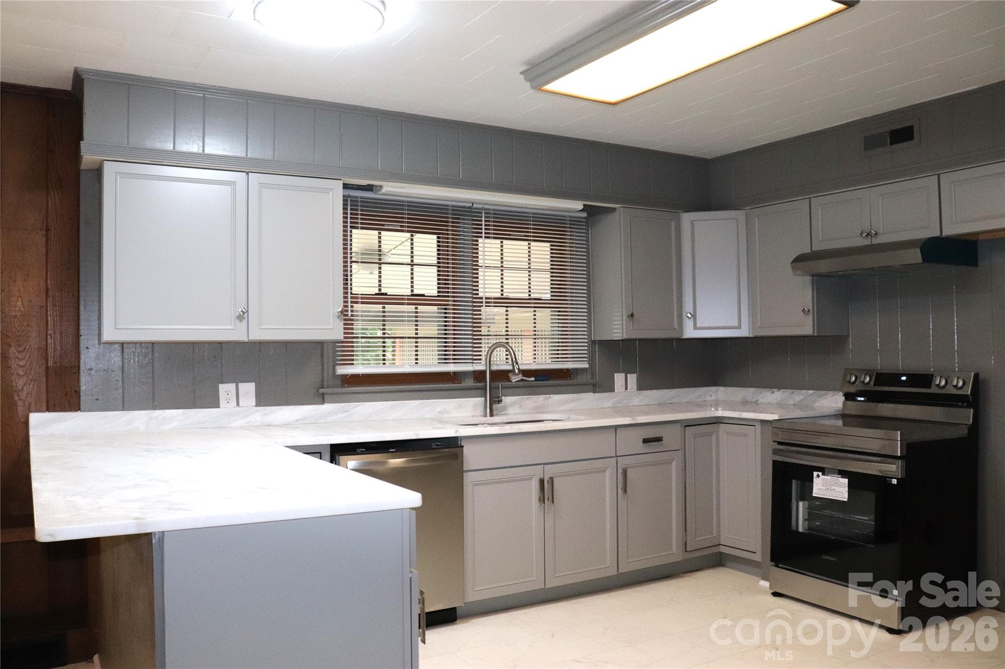 Single Family Residence at 415 High Circle NW, Lenoir, photo 15 of 48