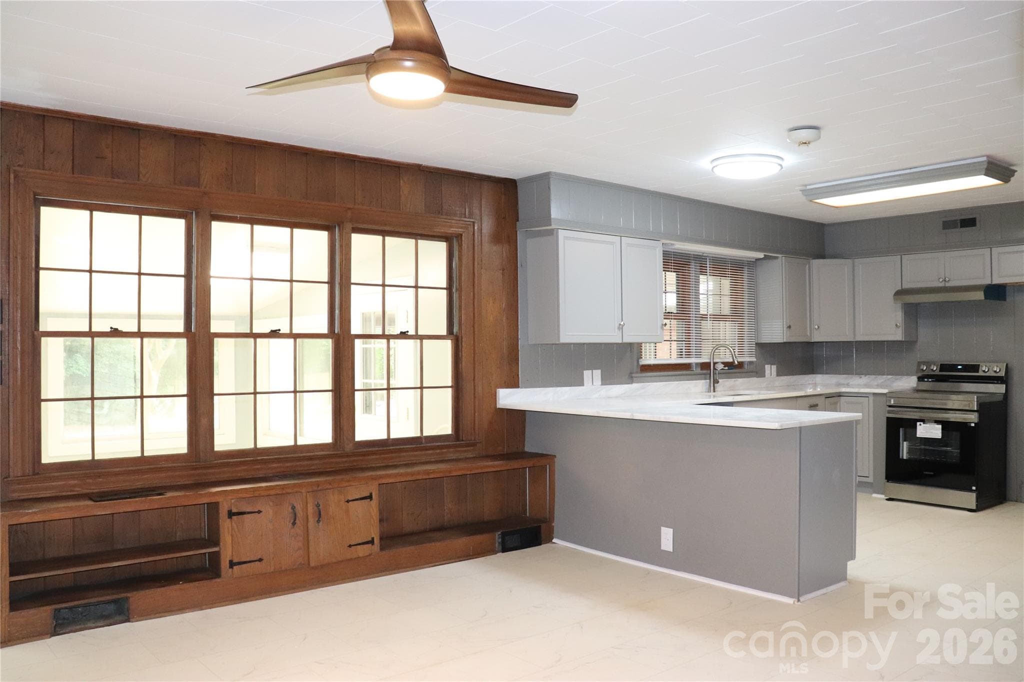 Single Family Residence at 415 High Circle NW, Lenoir, photo 16 of 48