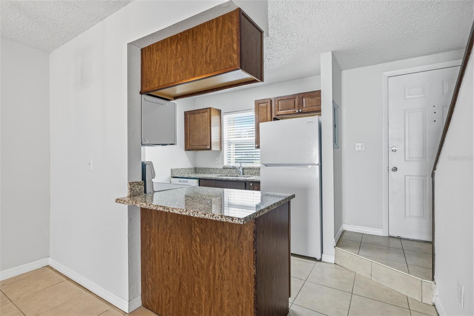 Townhouse at 11906 CYPRESS HILL CIR, TAMPA, photo 6 of 26