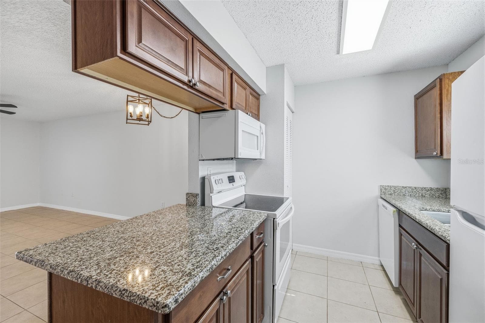 Townhouse at 11906 CYPRESS HILL CIR, TAMPA, photo 7 of 26