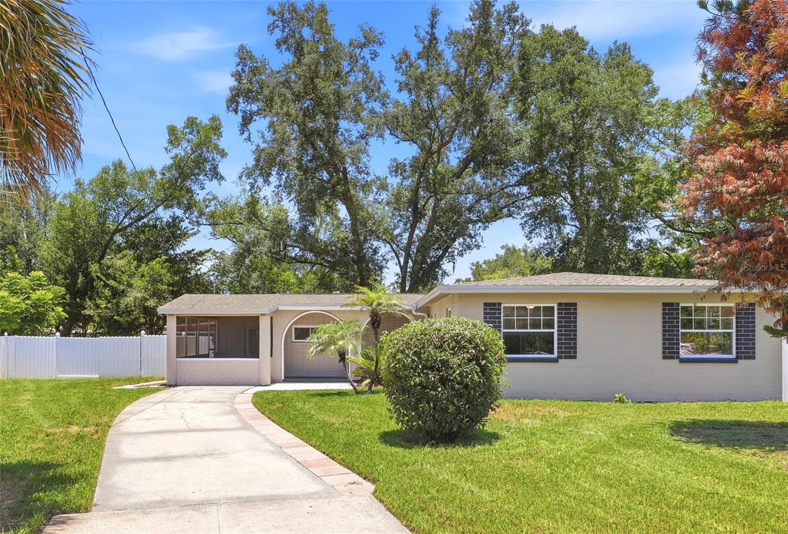 511 OXFORD CT