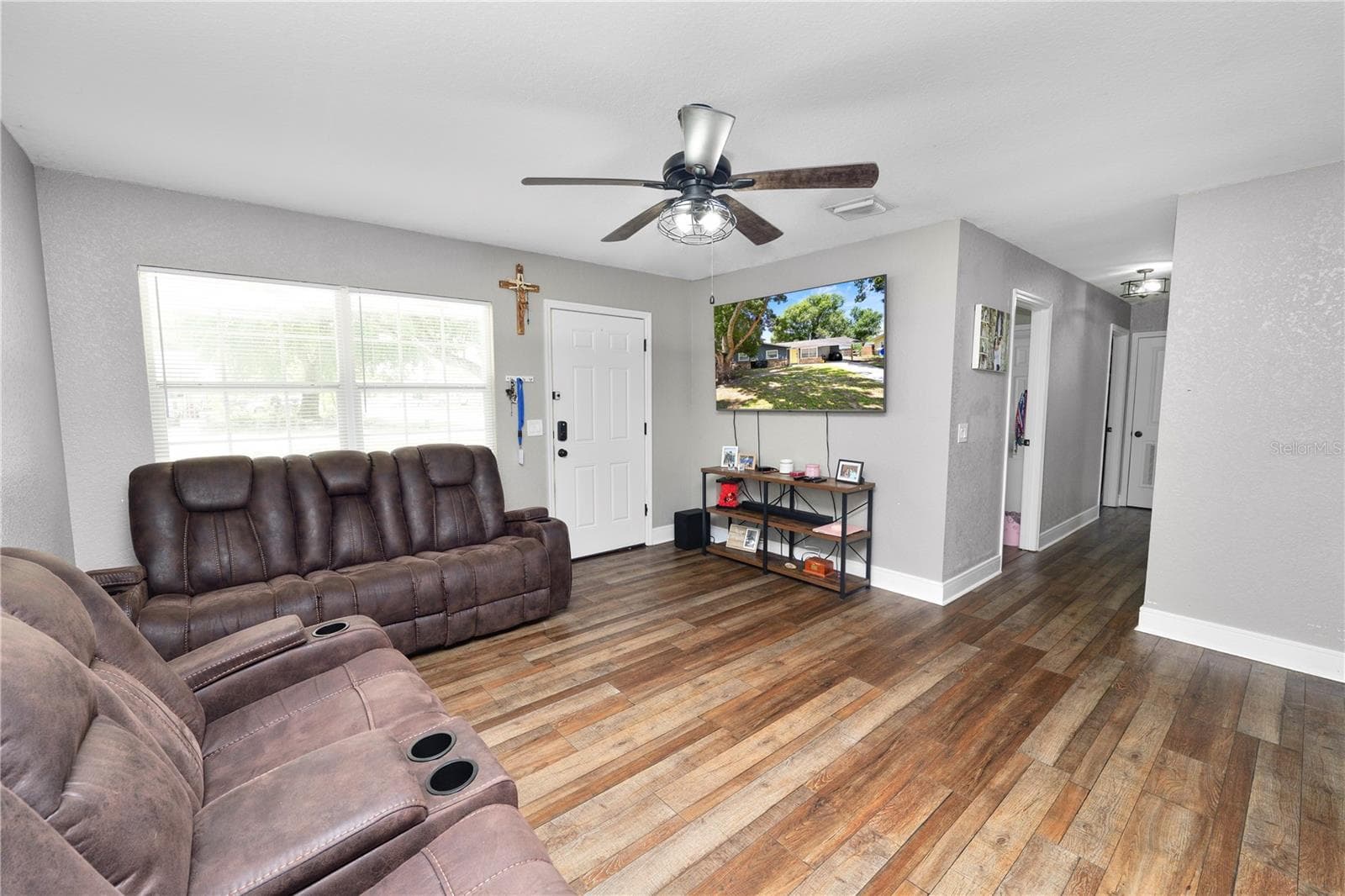 Single Family Residence at 4561 DAVID DR, BARTOW, photo 4 of 33