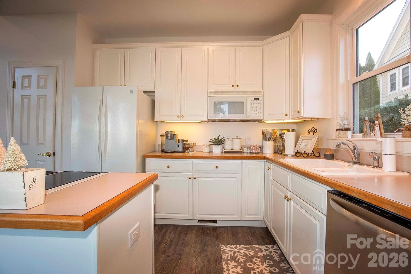 Single Family Residence at 40 Bunker Court, Mills River, photo 7 of 17