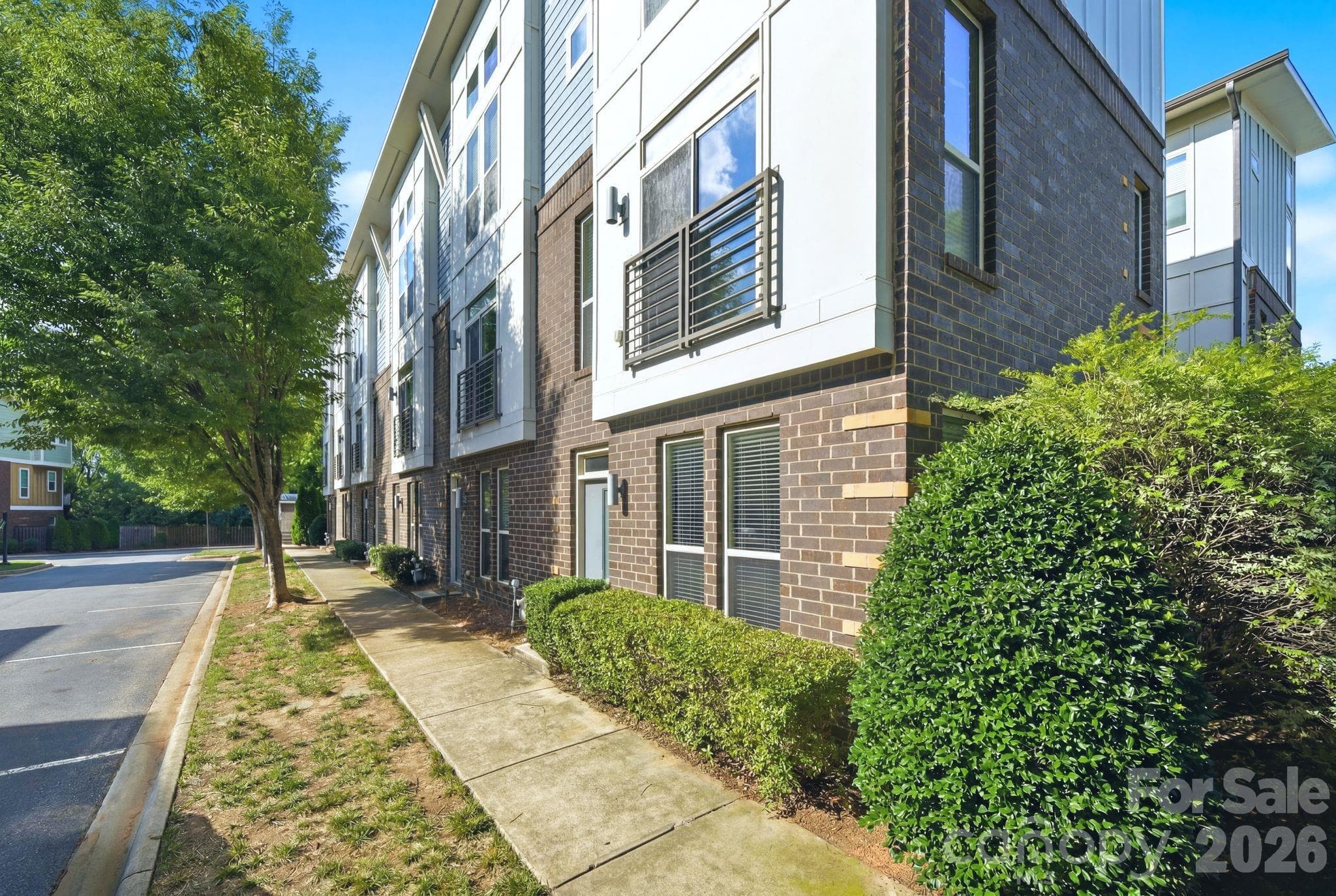 Quiet end unit. Lots of windows and light - 923 Warren Burgess Lane, Charlotte