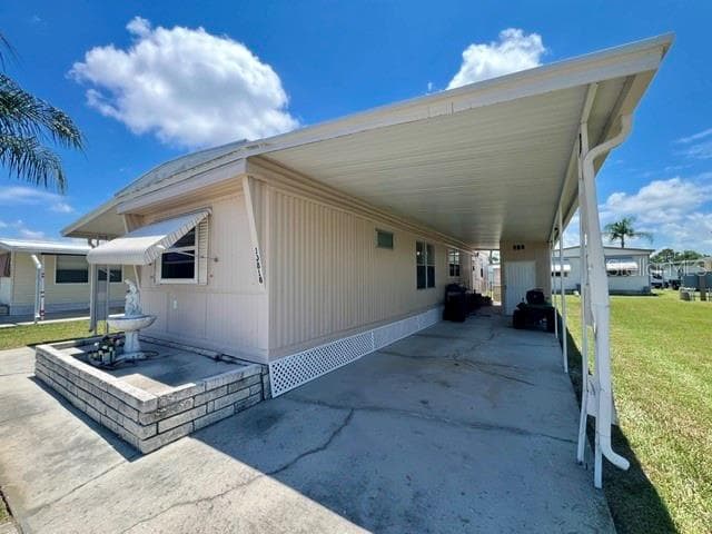 Mobile Home at 10818 FREEDOM DR, PORT RICHEY, photo 3 of 52