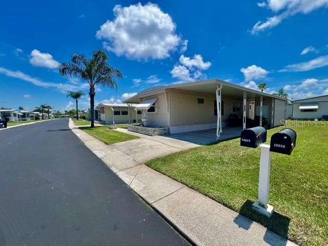 Mobile Home at 10818 FREEDOM DR, PORT RICHEY, photo 5 of 52