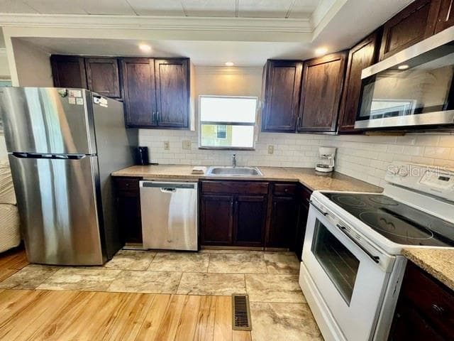 Mobile Home at 10818 FREEDOM DR, PORT RICHEY, photo 12 of 52