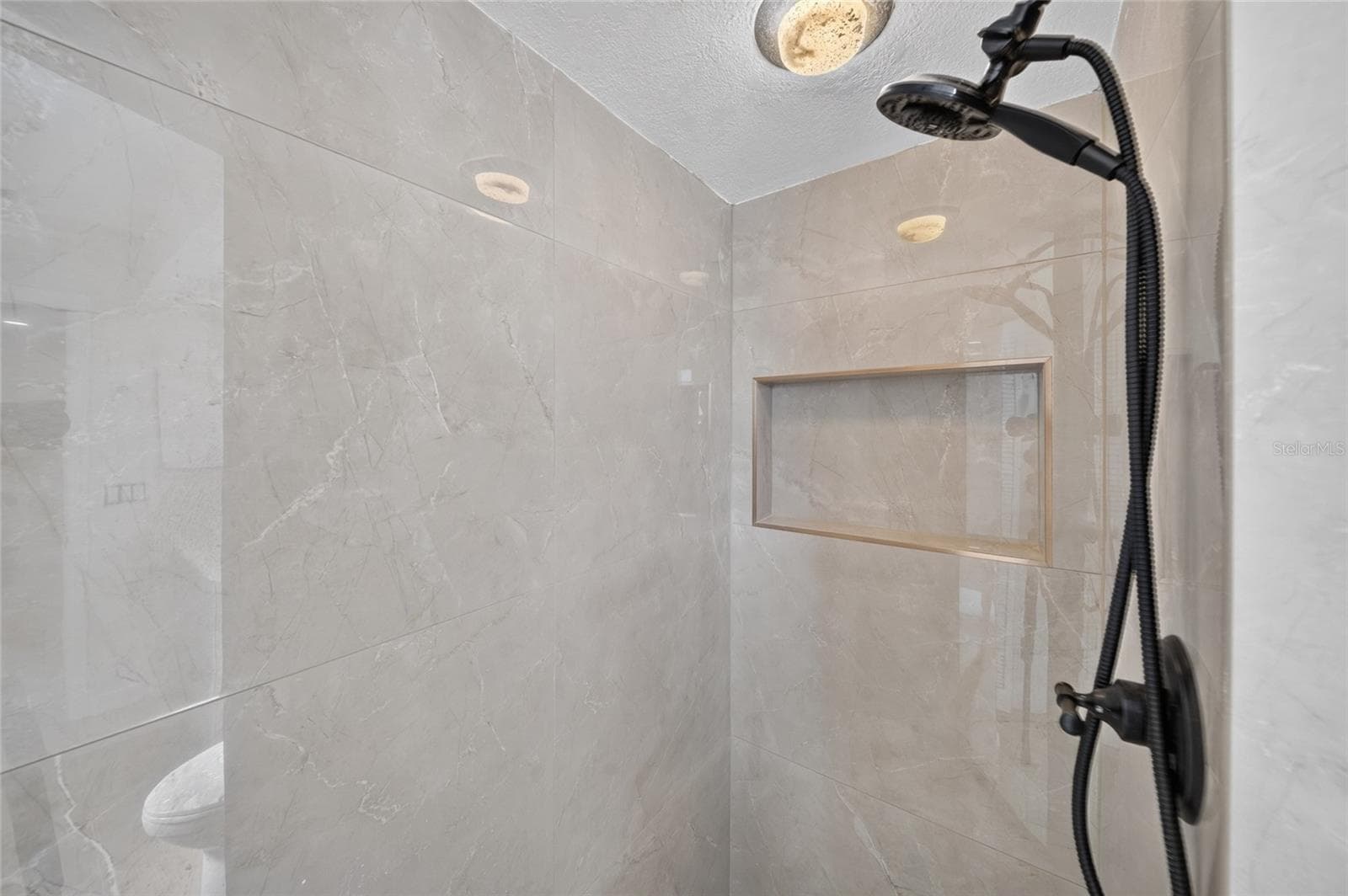 Primary Shower - 2007 59TH CIR S, ST PETERSBURG