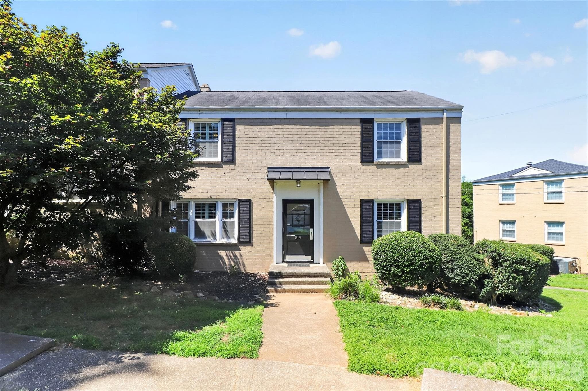 Condominium at 219 Wakefield Drive, Charlotte, photo 2 of 30