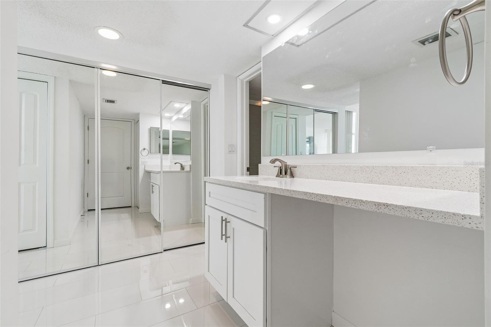 Condominium at 450 TREASURE ISLAND CSWY #106, TREASURE ISLAND, photo 19 of 49