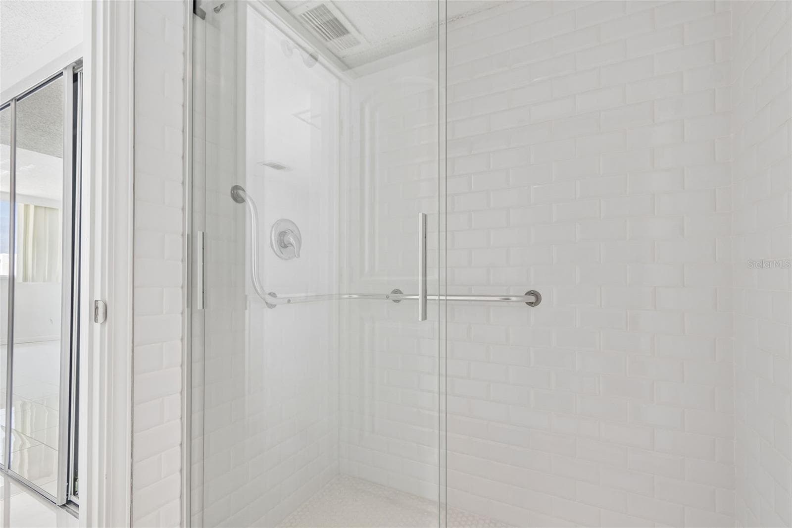 Condominium at 450 TREASURE ISLAND CSWY #106, TREASURE ISLAND, photo 20 of 49