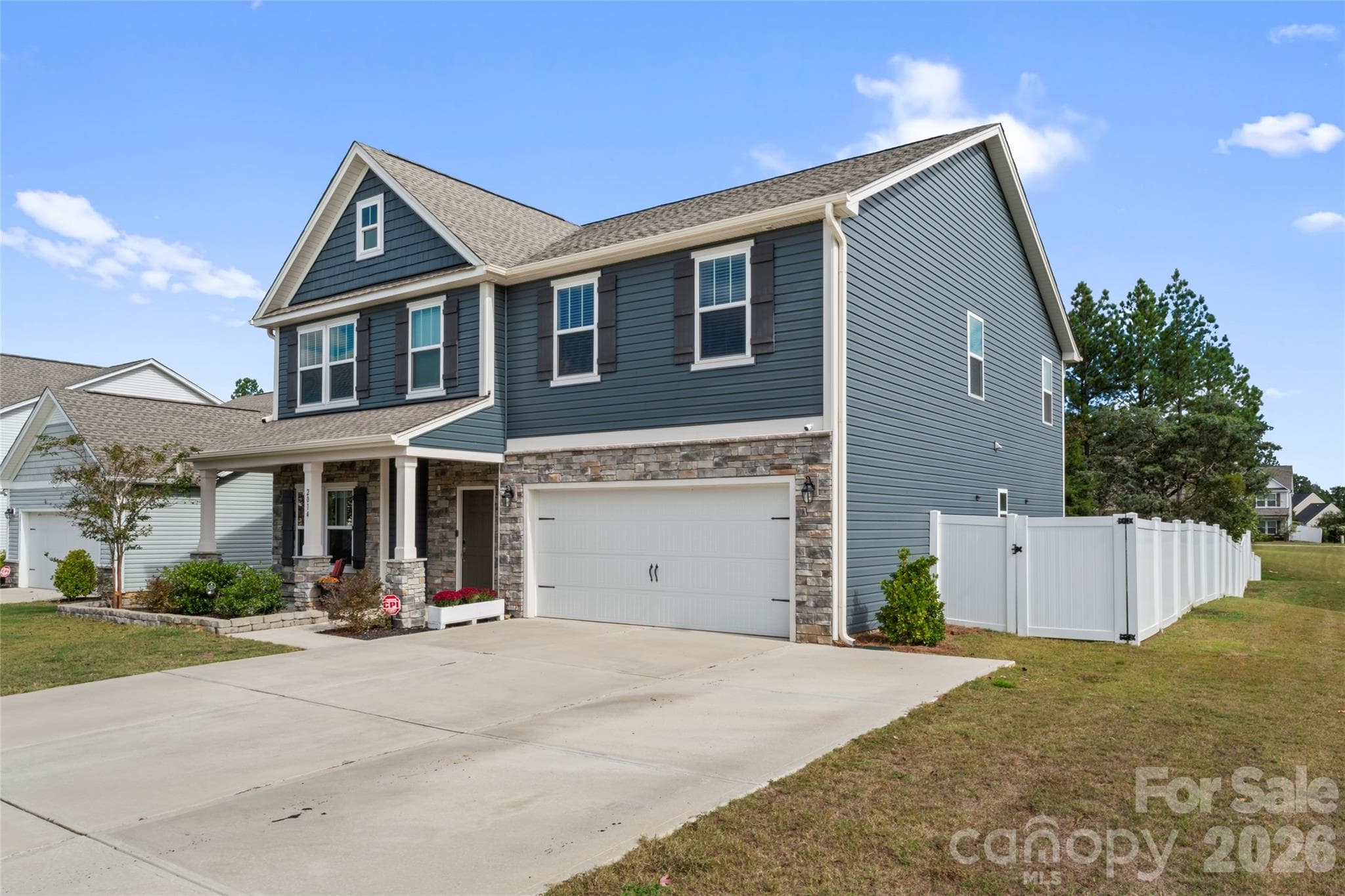 6 Ft Tall Privacy fencing surrounds back yard - 2014 Mcdonald Drive, Stanfield