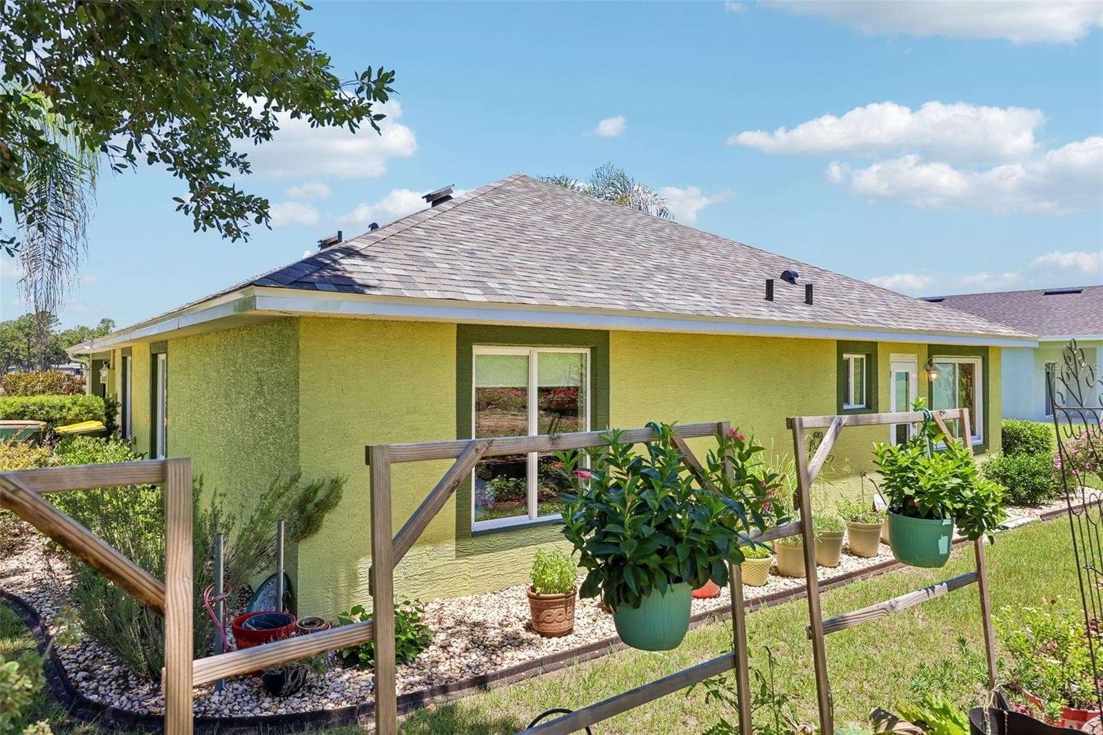 Single Family Residence at 76 FAIRWAY CIR, UMATILLA, photo 9 of 36