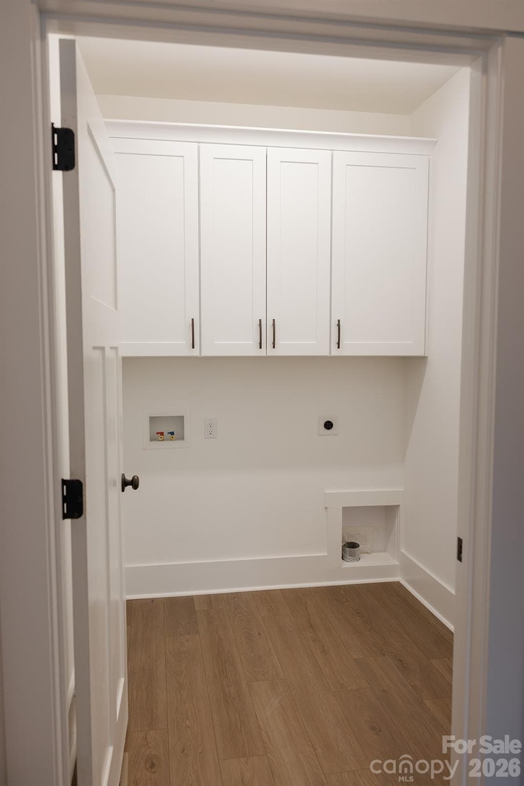 Single Family Residence at 573 Hopes Corner Drive, York, photo 9 of 35
