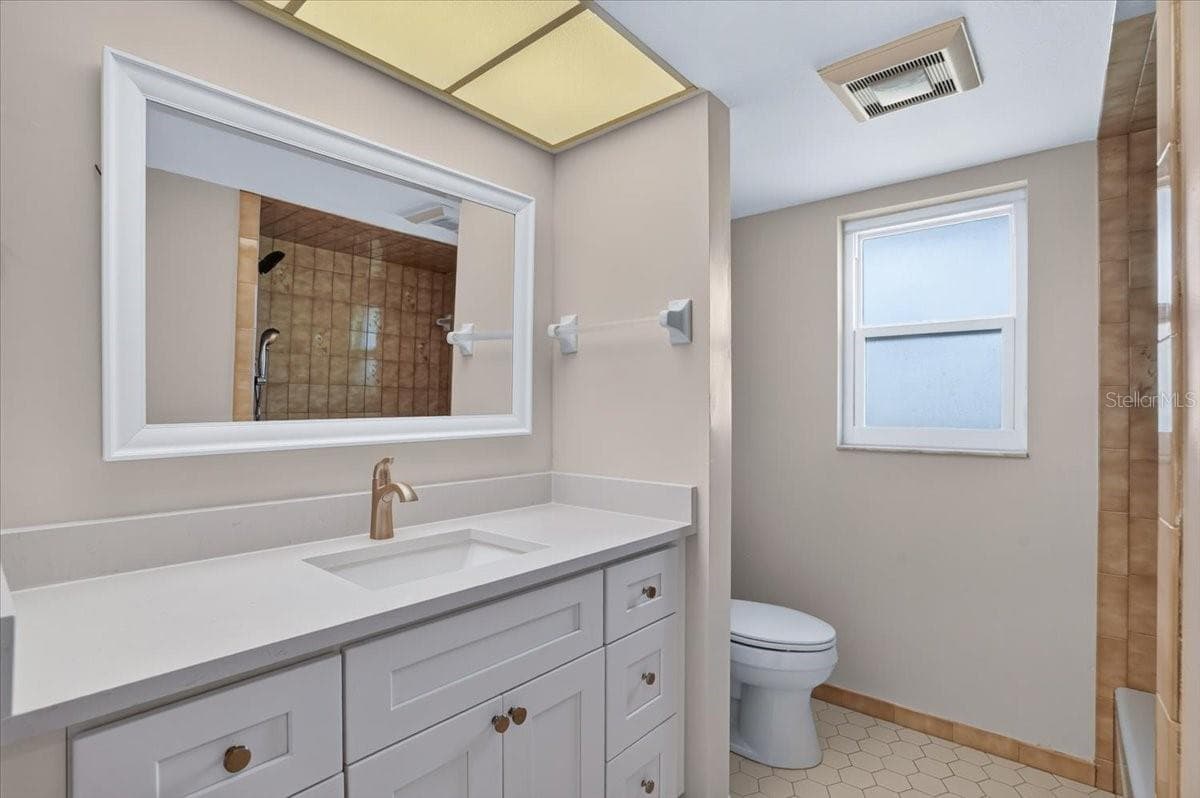 Hall Full Bath - 3504 WILDERNESS BLVD W, PARRISH