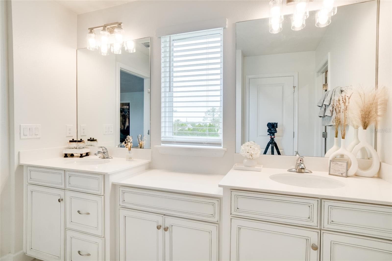 Single Family Residence at 7024 LANIER FALLS RD, DELAND, photo 9 of 21
